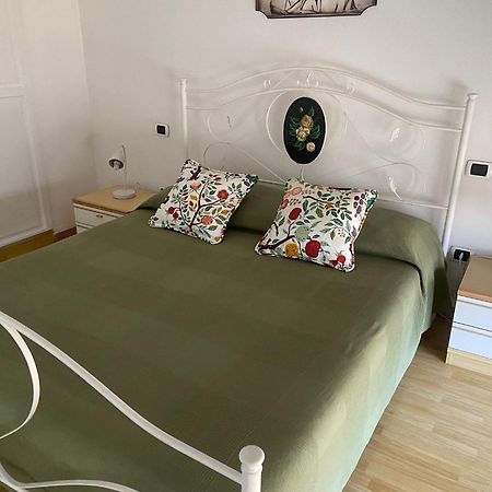 Pm 13A Via Tenente Devenuto Guest House Джовинаццо Экстерьер фото